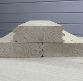 Мини брус представляет собой шпунтованную доску. Пиломатериал: · Характеризуется малой массой, благодаря чему легко транспортируется и монтируется, подходит для строительства построек с облегченным фундаментом. · Дает минимальную усадку, вследствие чего строение можно эксплуатировать сразу же после окончания работ. · Отличается красивым видом и не нуждается в дополнительной отделке. · Стоит недорого – купить такой небольшой брус можно намного дешевле других пиломатериалов на основе массива.